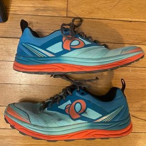 Women’s Hoka running shoes Pearl Izumi Trail N2V3
